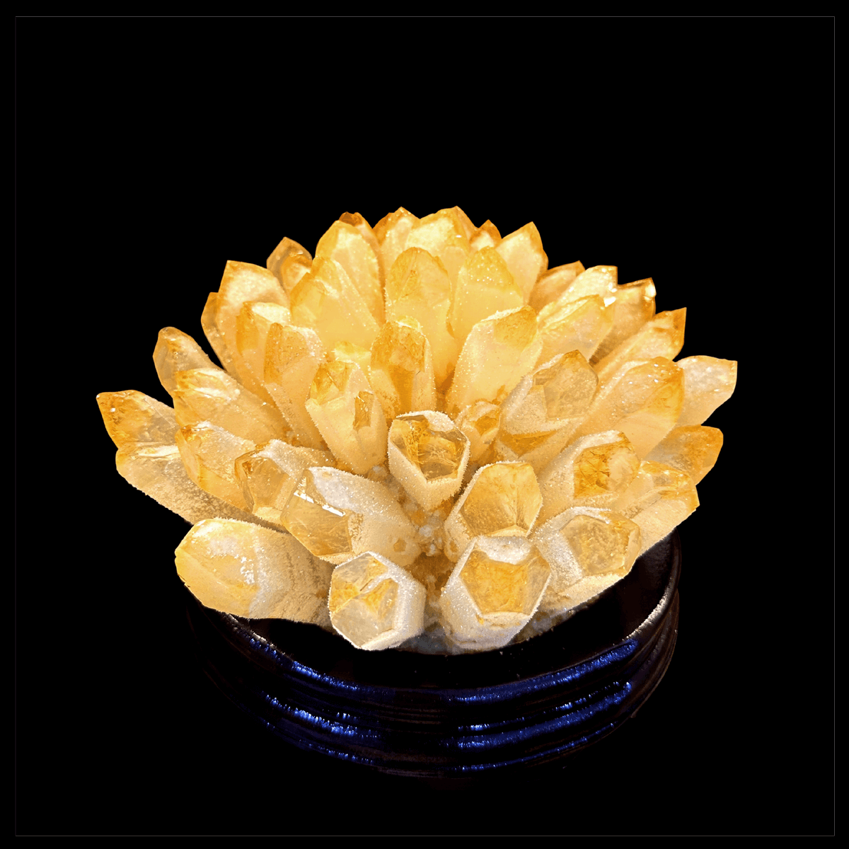 Tinh The Thach Anh Vang Nguyen Khoi