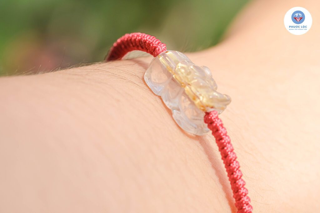 Vòng tay đan chỉ mix tỳ hưu thạch anh tóc vàng