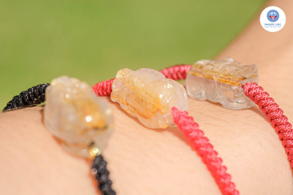 Vòng tay đan chỉ mix tỳ hưu thạch anh tóc vàng