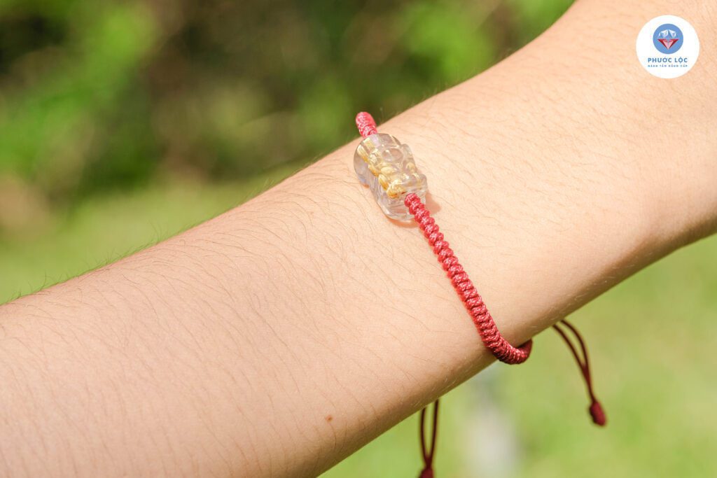 VÒNG TAY ĐAN CHỈ TỲ HƯU THẠCH ANH TÓC VÀNG 1 Vong tay dan chi mix ty huu thach anh toc vang