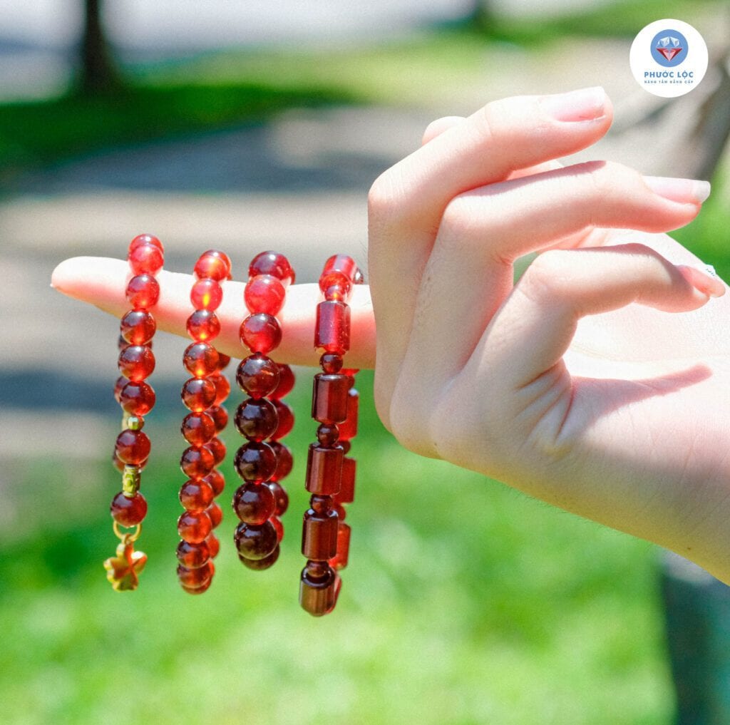 💎 Đeo Vòng Đá Garnet Có Tác Dụng Gì? Lợi Ích Cho Sức Khỏe Và Tinh Thần 1 đá garnet