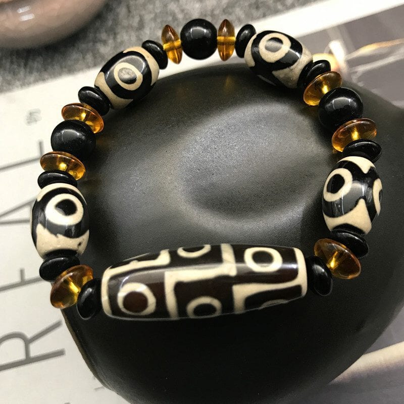 Khám Phá Ý Nghĩa Tâm Linh Của Vòng Mã Não Tây Tạng 4 ma nao tay tang