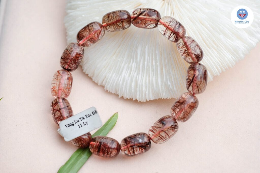 Giá Đá Phong Thủy Khác Nhau Do Đâu? 2 thạch anh tóc