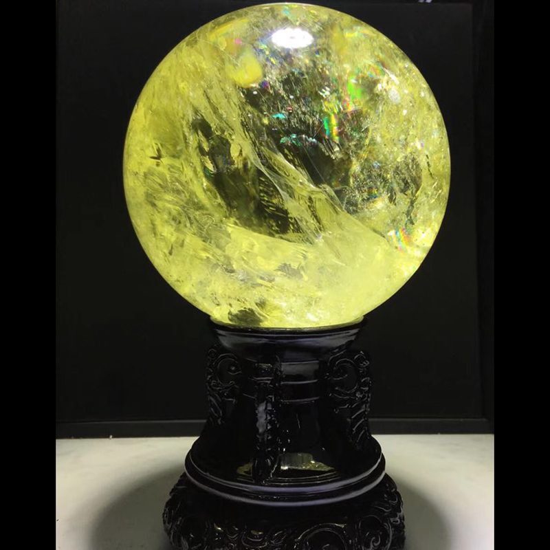 💛 Quả Cầu Thạch Anh Vàng hợp mệnh gì? Giá bao nhiêu? 3 qua cau e1762333744170