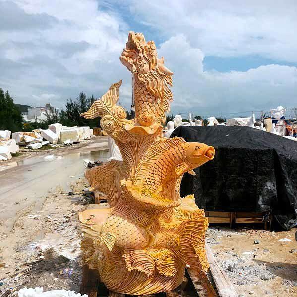 tuong ca chep hoa rong da cam thach vang