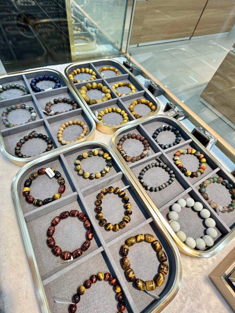 Top Các Mẫu Vòng Tay Tặng Cho Nam Ngày 19/11 – Sang Trọng, Ý Nghĩa Phong Thủy 1 vòng tay