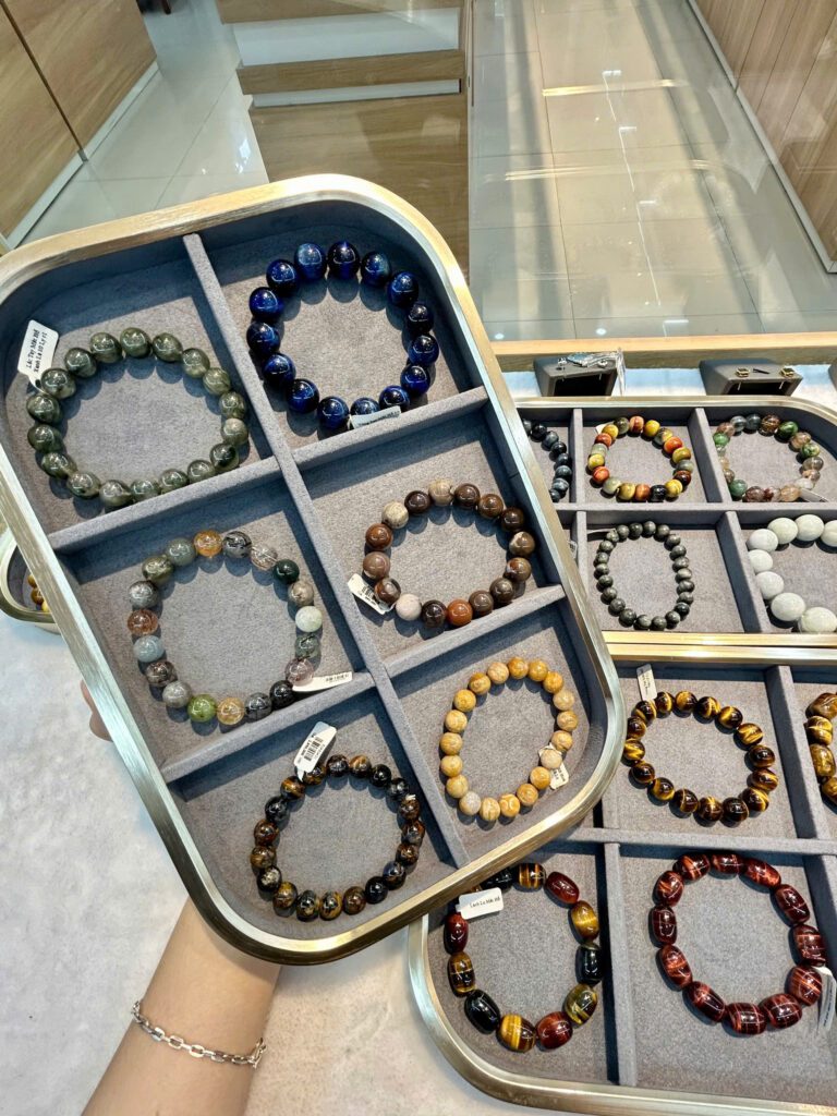 Top Các Mẫu Vòng Tay Tặng Cho Nam Ngày 19/11 – Sang Trọng, Ý Nghĩa Phong Thủy 8 z7212486881570 421494716450597010c04616cfc9c54d