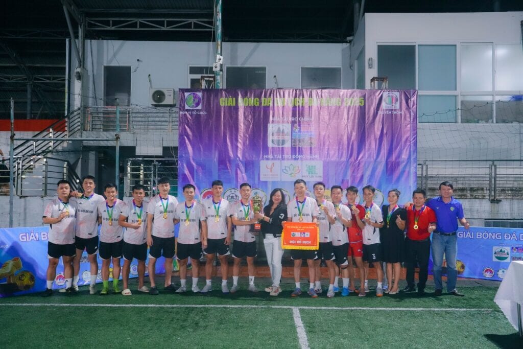 Phước Lộc FC Vô Địch Giải S7 Du Lịch Đà Nẵng 2025 – Hành Trình Từ Niềm Tin Đến Khoảnh Khắc Nâng Cúp 1 du lịch đà nẵng